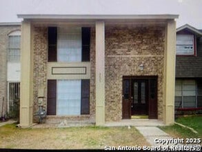 Building Photo - 6605 Spring Hurst Dr