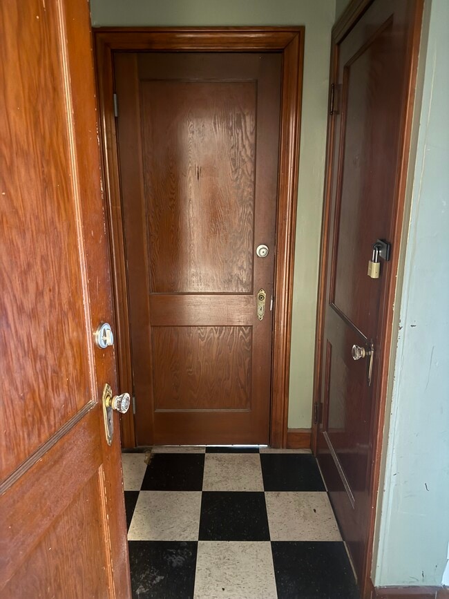 Building Photo - 34 Sunset St