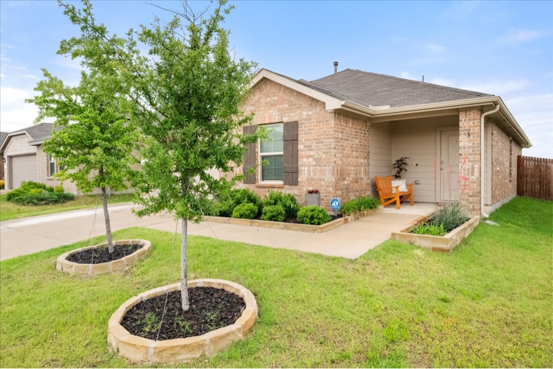 Foto principal - 16740 Portage St
