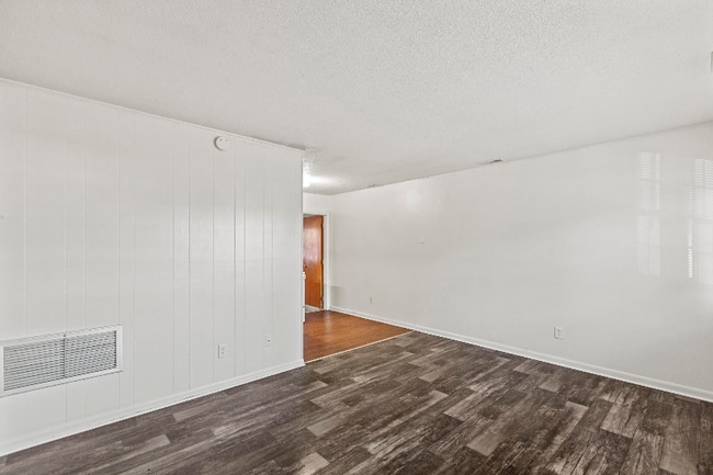 Building Photo - 224 Zack Cir