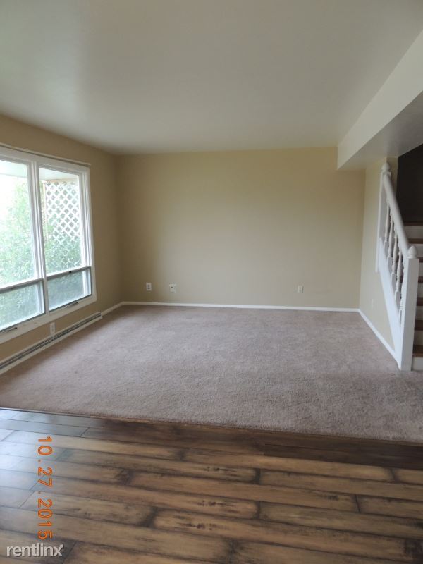 Foto del edificio - 3 br, 1.5 bath Townhome - 220 5th St W