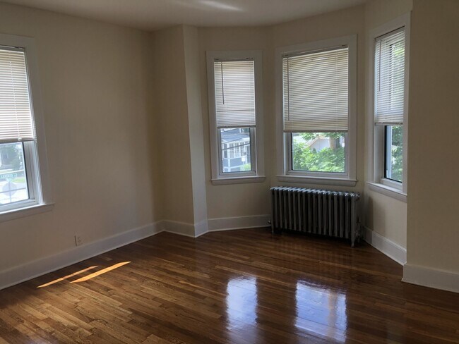 Building Photo - 91 Cushing St