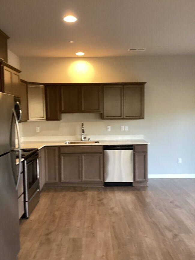 Building Photo - Modern 4BD 2.5BA in LSSD