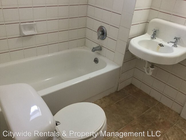 Foto del edificio - 3210-3212 N Holton St