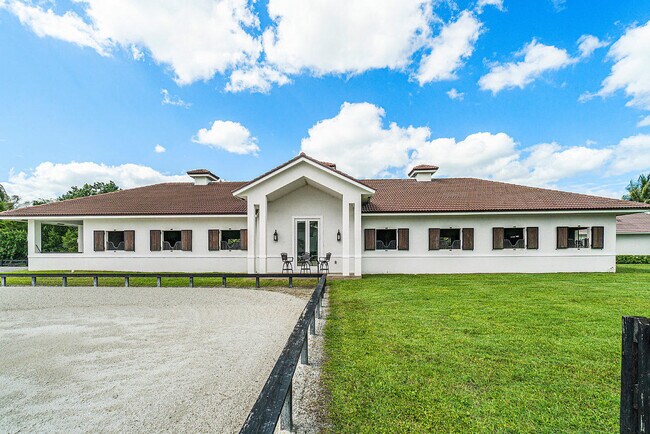 Foto del edificio - 1382 Clydesdale Ave
