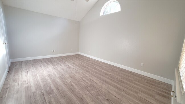 Foto del edificio - 5227 Clarkston Ln