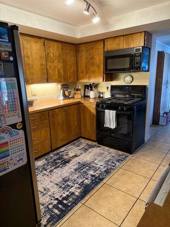 Foto del edificio - 817 E Jewett Blvd