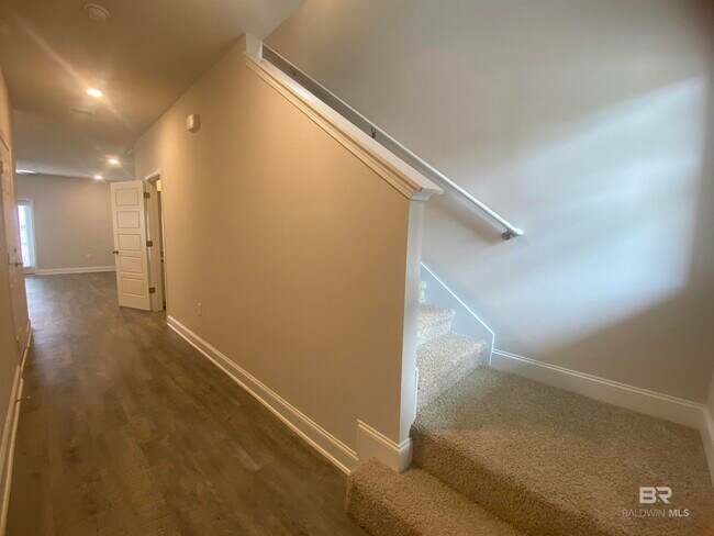 Foto del edificio - 6677 Spaniel Dr