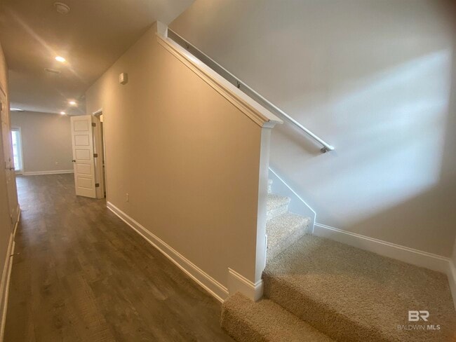 Building Photo - 6681 Spaniel Dr