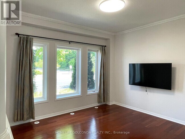 Building Photo - 847 Bur Oak Ave