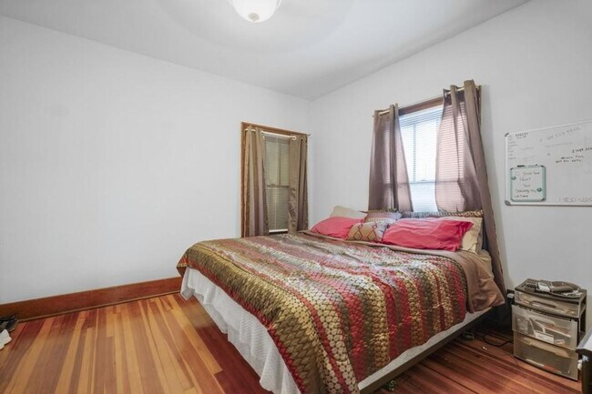 Foto del edificio - 3 bedroom 1/2 Bath