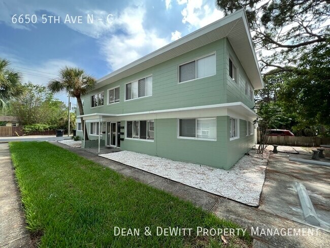 Building Photo - Renovated 2/1 in West St Pete - APT For Rent