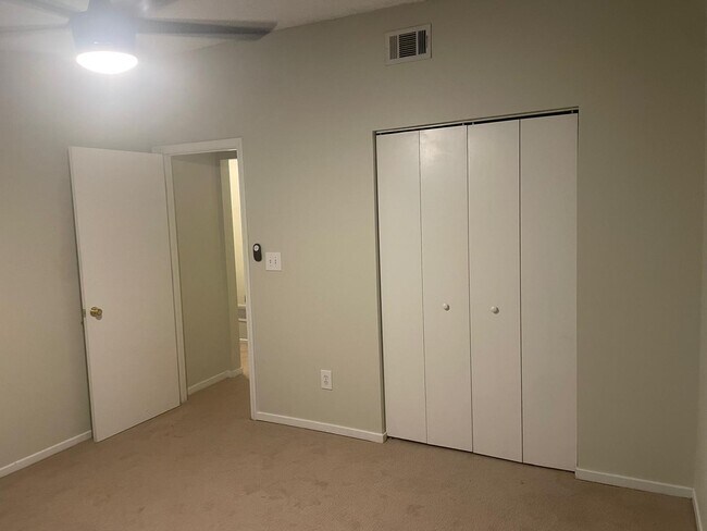 Foto del edificio - 6822 Glenridge Dr