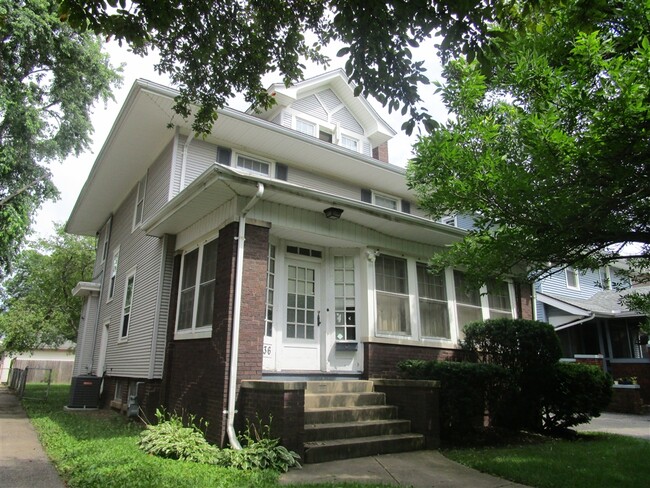 Building Photo - 836 N Rebecca Pl
