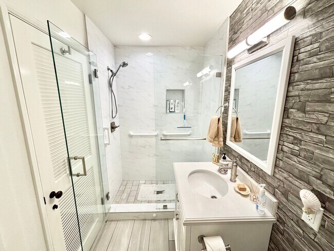 Foto del edificio - Surfside III / Port Hueneme / 1 bedroom on...