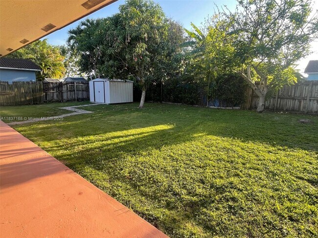 Building Photo - 17900 SW 154th Ct