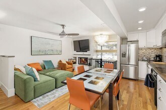 Building Photo - 250 S Original St