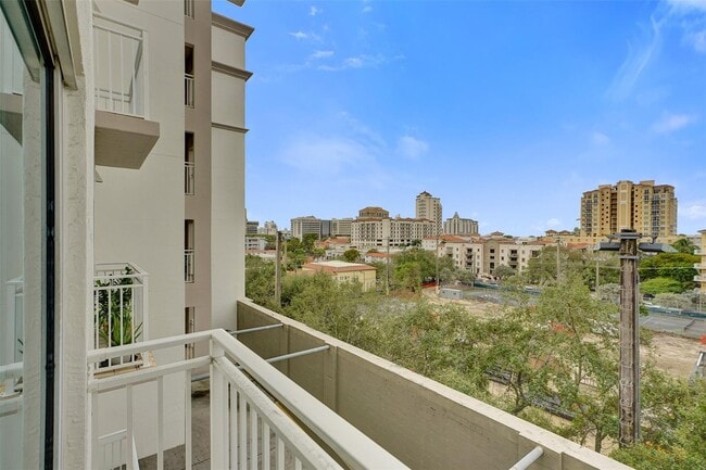 Foto del edificio - 50 Menores Ave