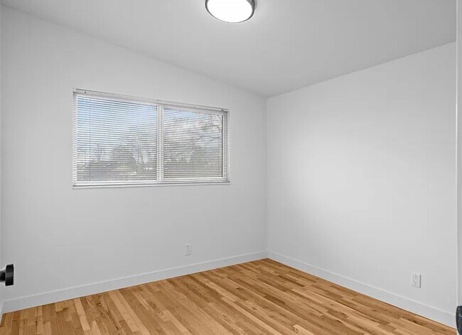Foto del edificio - 4152 1540 W