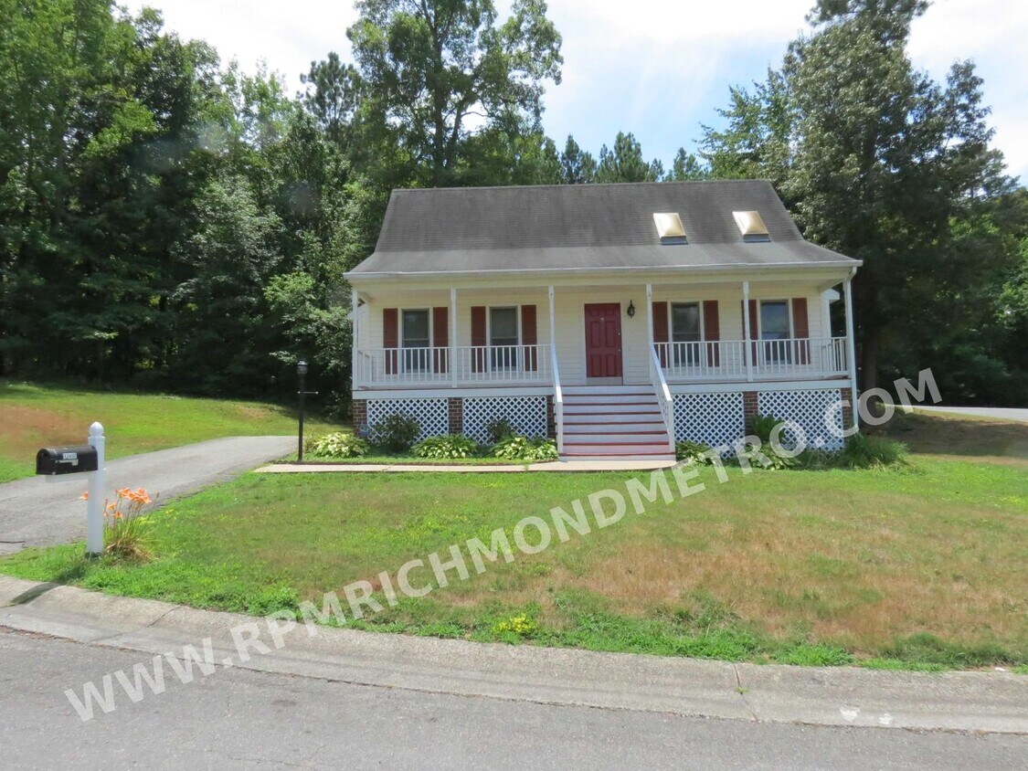 Primary Photo - Beautiful, Spacious 4 Bedroom Home in Midl...
