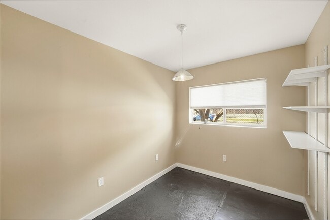 Building Photo - 1302 Rosalie St