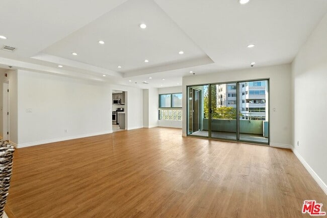 Building Photo - 10336 Wilshire Blvd