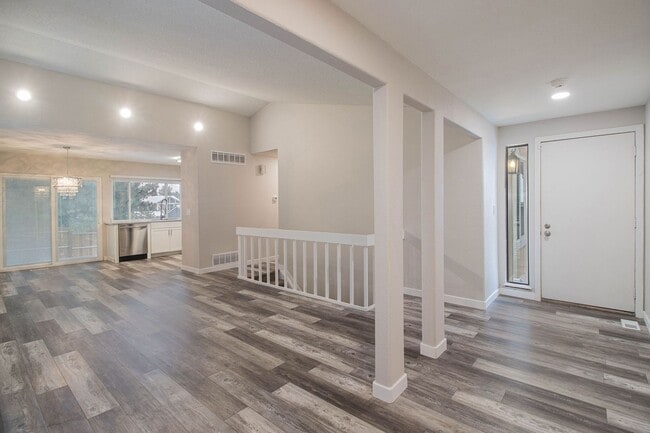 Building Photo - Stunning Greenwood Village Remodel!