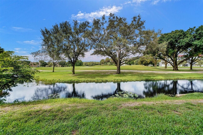 Foto del edificio - 9481 Evergreen Pl