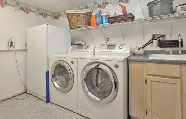 On site front load washer and dryer - 5596 Amblewood Dr NE