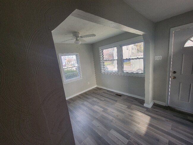 Building Photo - 410 Middlesex St