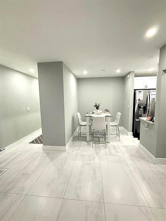 Building Photo - 2191 NE 68th St