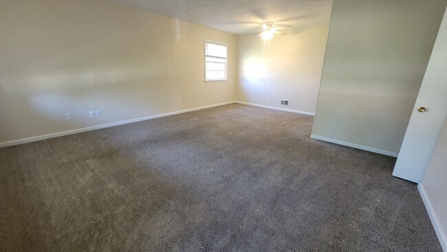 Foto del edificio - 6101 Shadow Run Rd