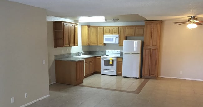 Building Photo - 433 Autumn Dr