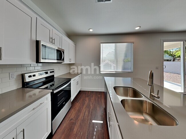 Foto del edificio - 6619 S 42nd Drive