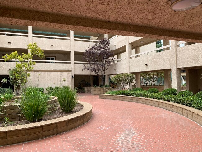 Foto del edificio - 12141 Centralia St