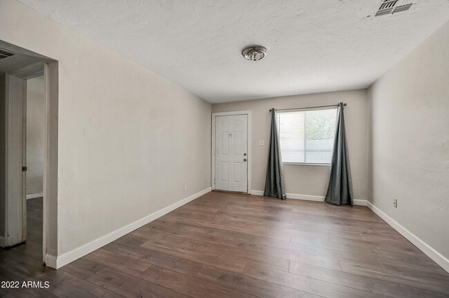 Foto del edificio - 2142 E Taylor St