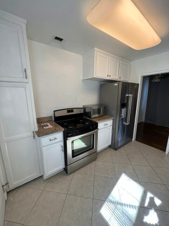 Foto del edificio - 7400 Midfield Ave