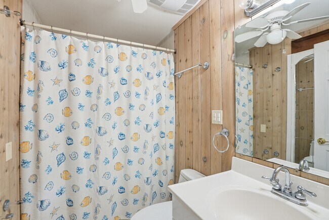 Building Photo - Prime Coastal Location Long Term Rental!