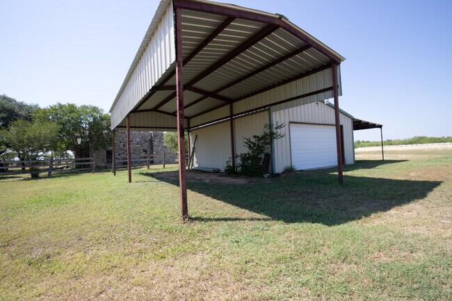 Building Photo - 4692 S E River Rd