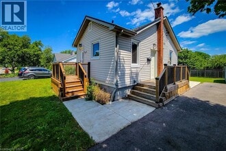 Building Photo - 345 HAWKRIDGE Ave