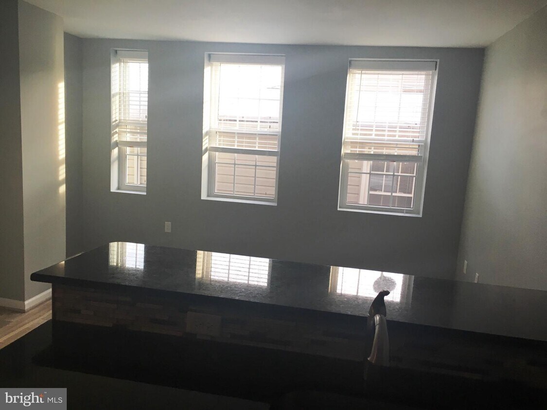 Primary Photo - 1123 W 36th St
