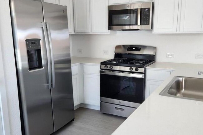 Foto del edificio - Charming & Modern Single-Story 3-bedroom, 2-bath in Aston Park