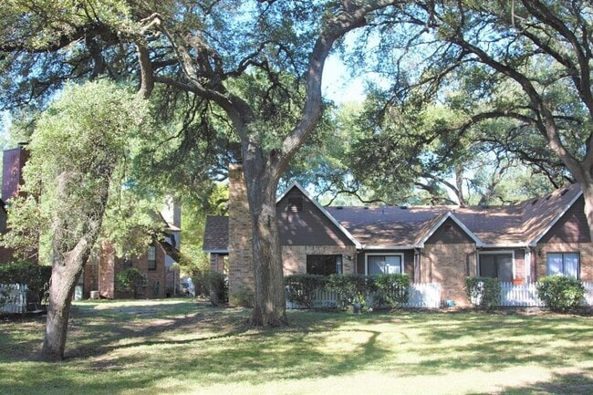Building Photo - 1601 Faro Dr
