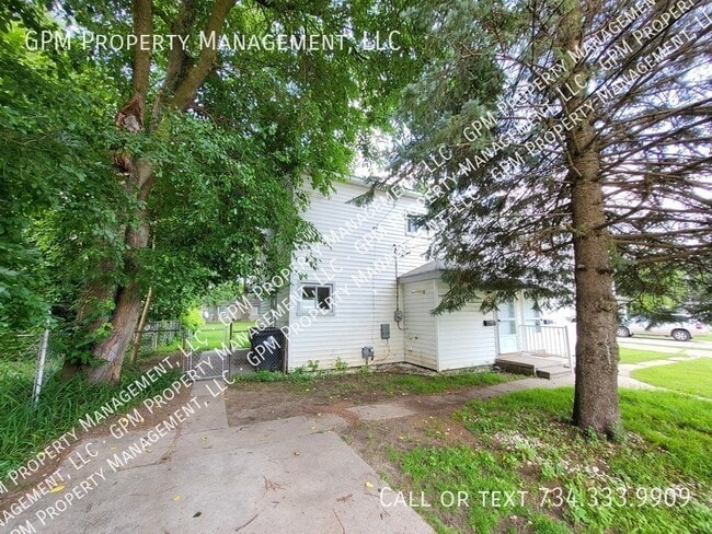 Building Photo - 32258 Oscoda Ct