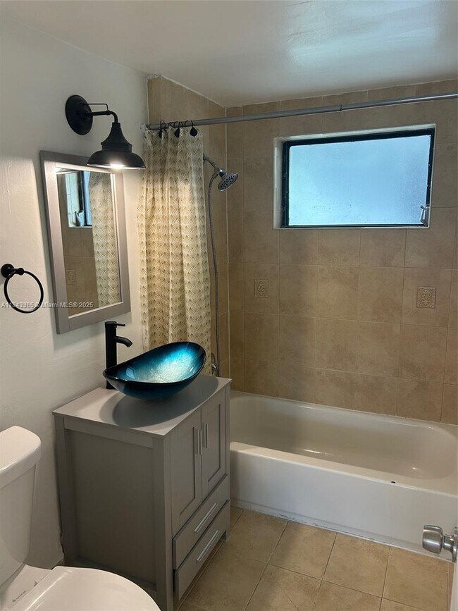 Foto del edificio - 7845 NE Bayshore Ct