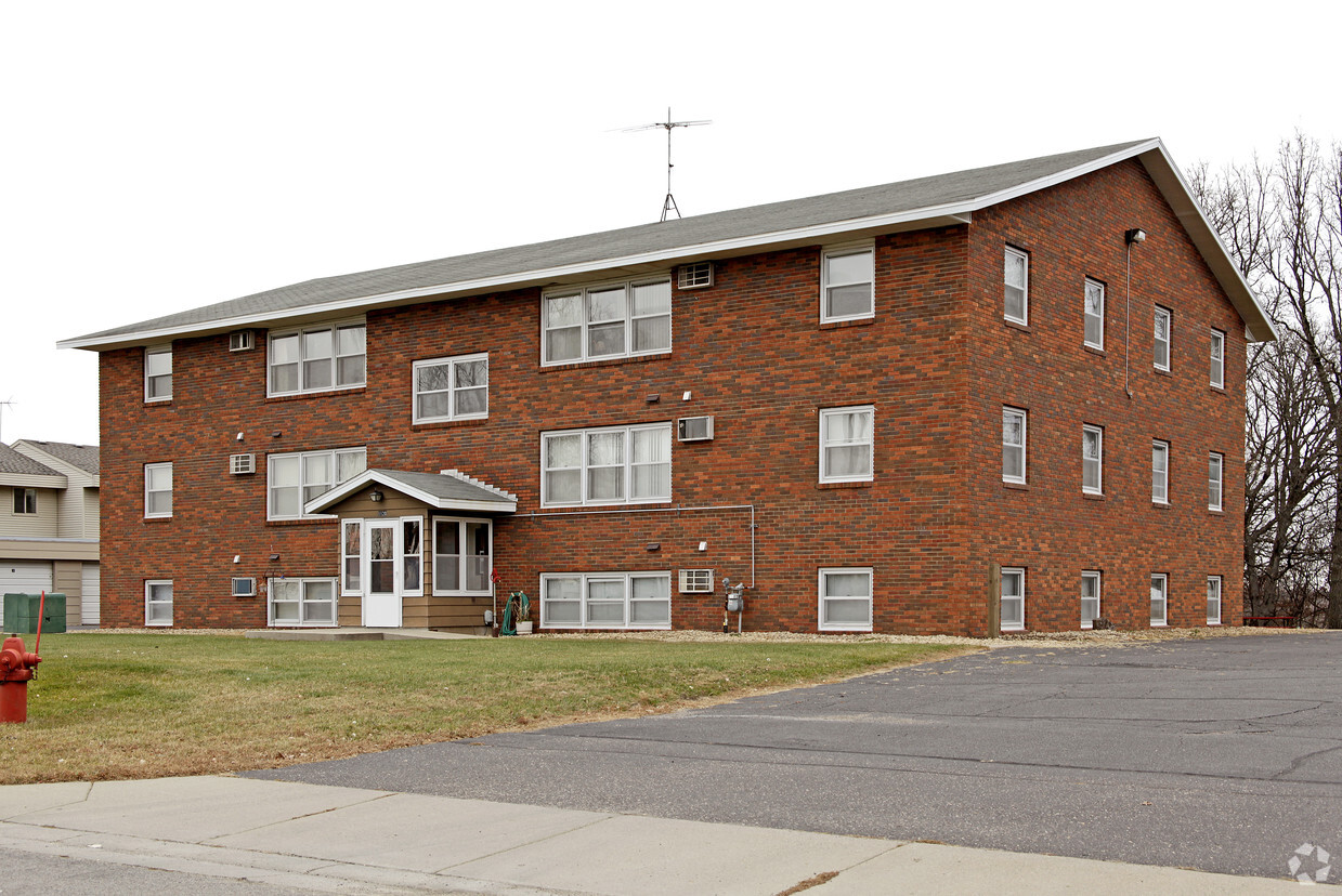 Primary Photo - Oak Manor Apartments