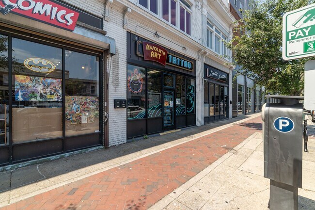 Building Photo - 821 W Broad St