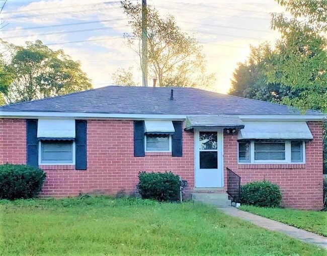 Building Photo - 3900 Wellesley Dr