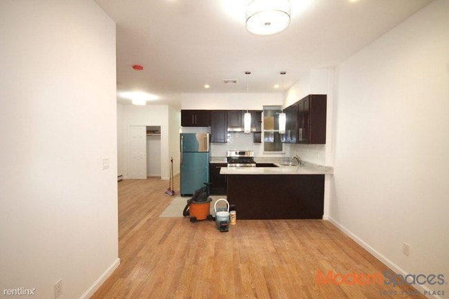 Building Photo - 6145 Palmetto St