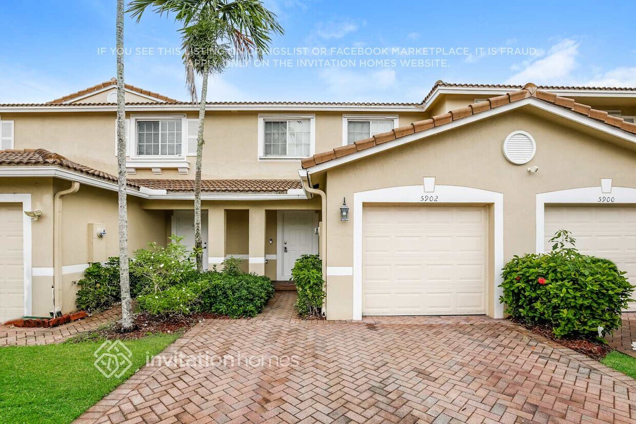 Foto principal - 5902 Royal Way